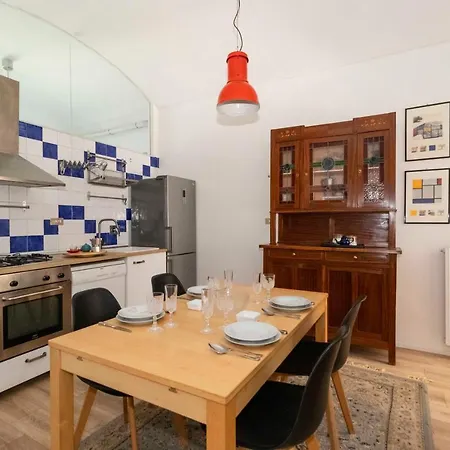 Lejlighed Porta Nuova Cozy X6 - W/ Balcony